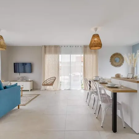 Clair Jeanne - 900m - Parking Tatil Evi